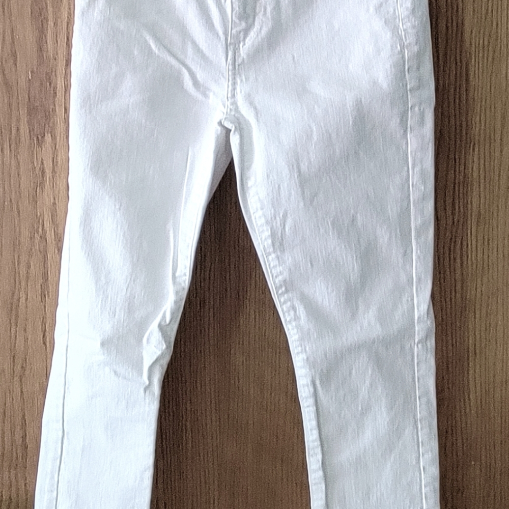 Ann Taylor Loft white Skinny Jeans 2P- Like New!